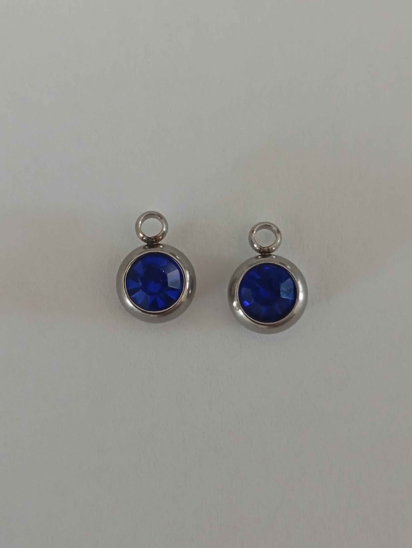 Charm pierre bleu marine