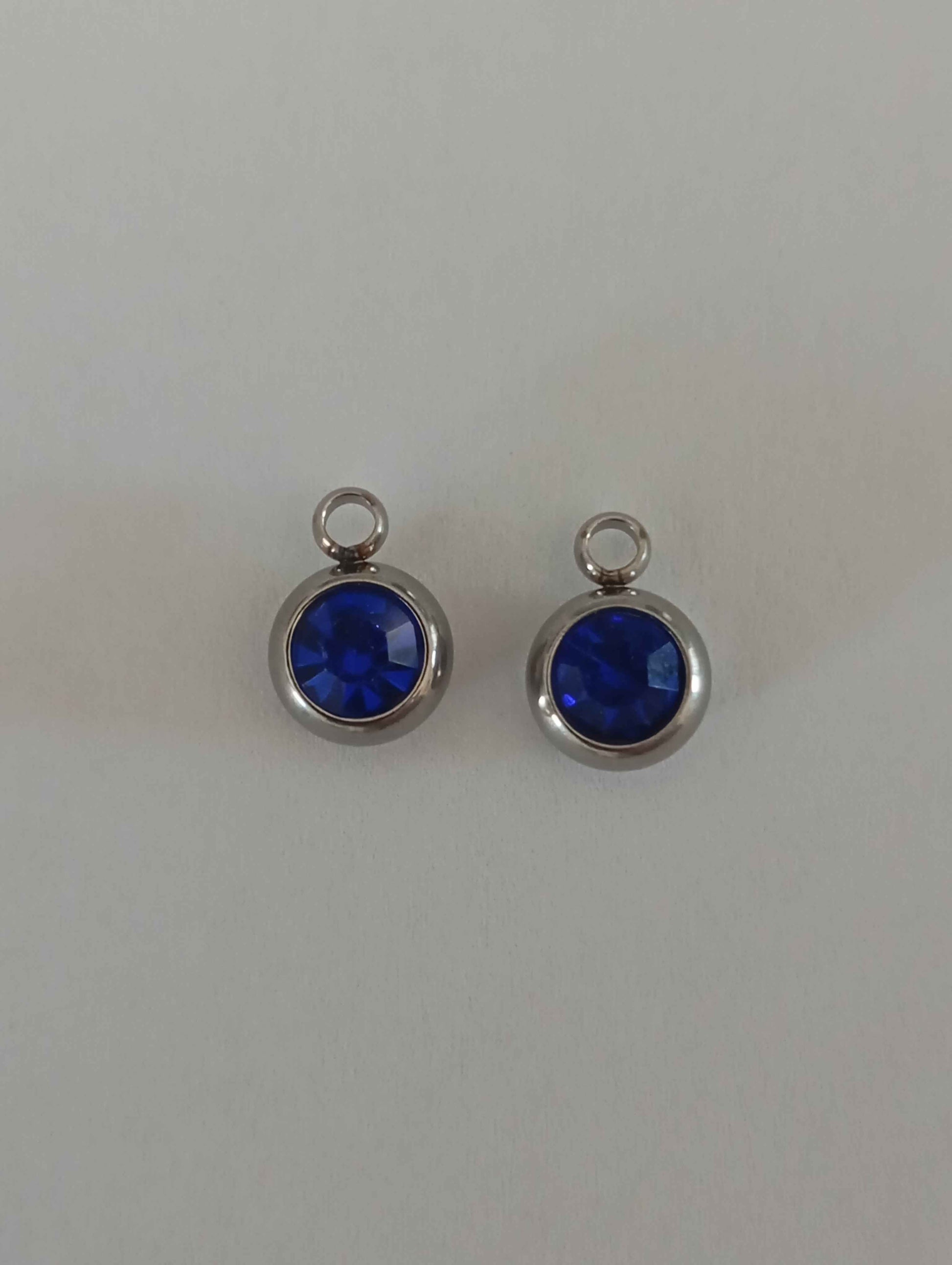 Charm pierre bleu marine