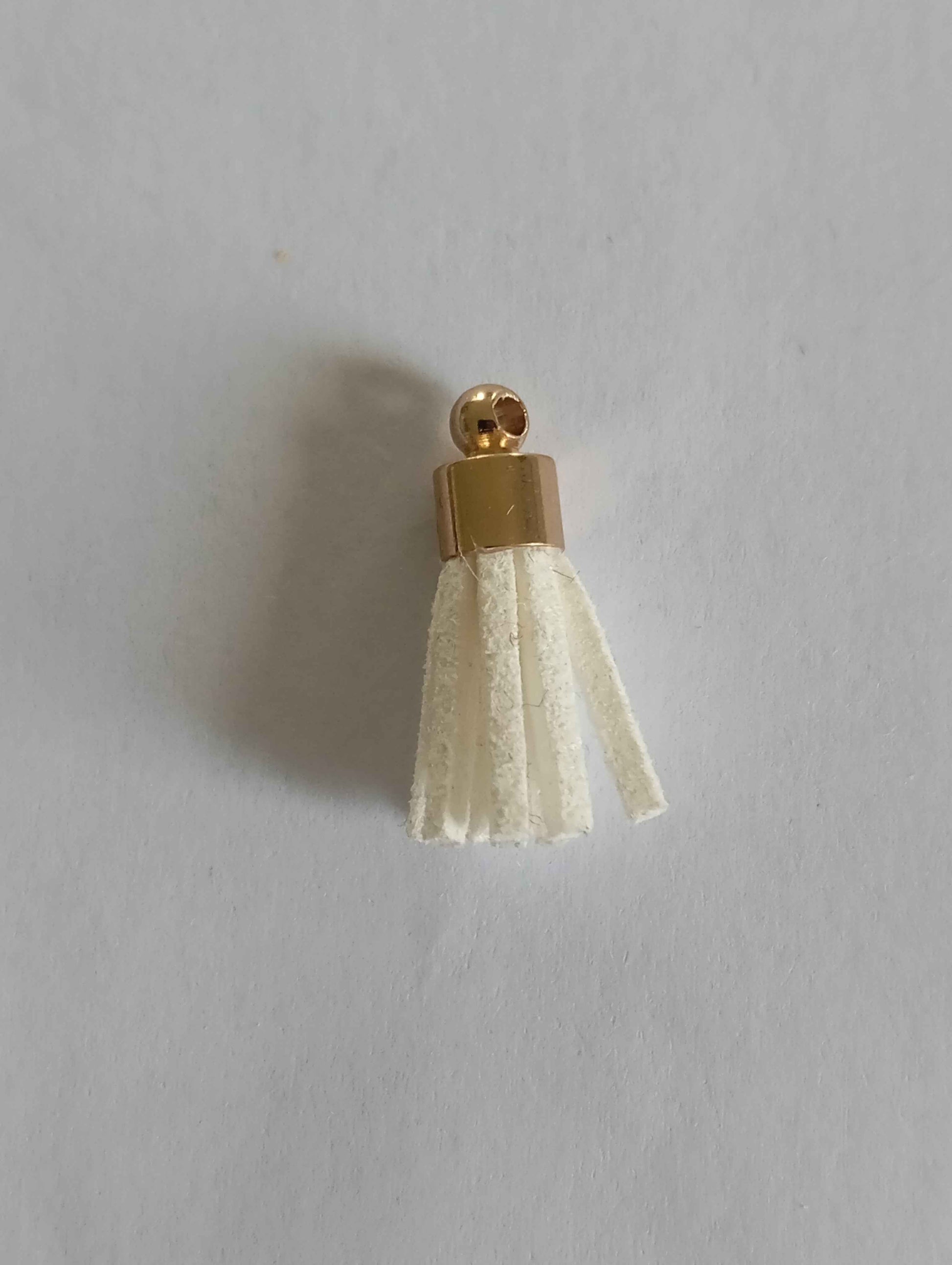 Charm pompon blanc
