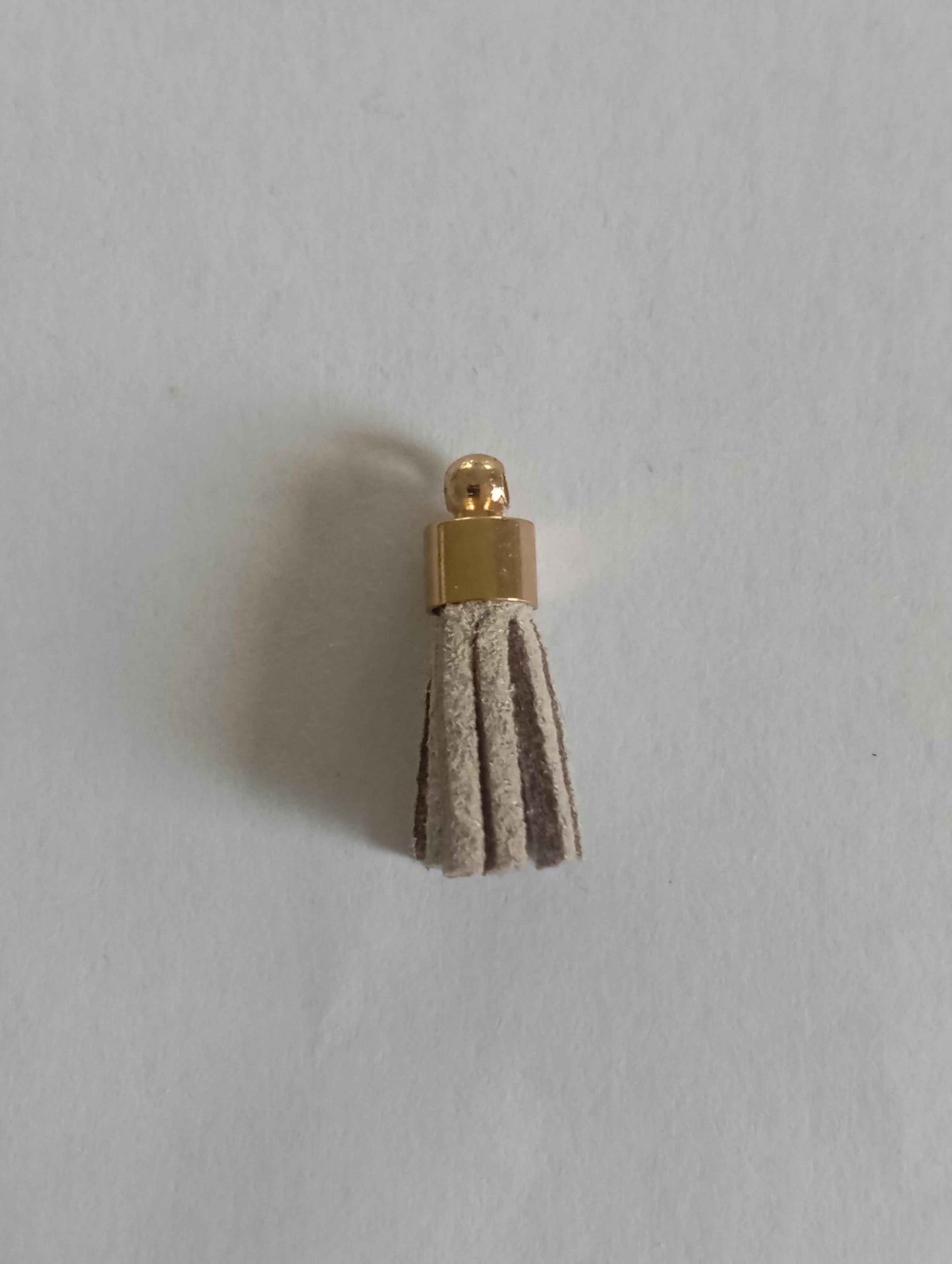 Charm pompon gris