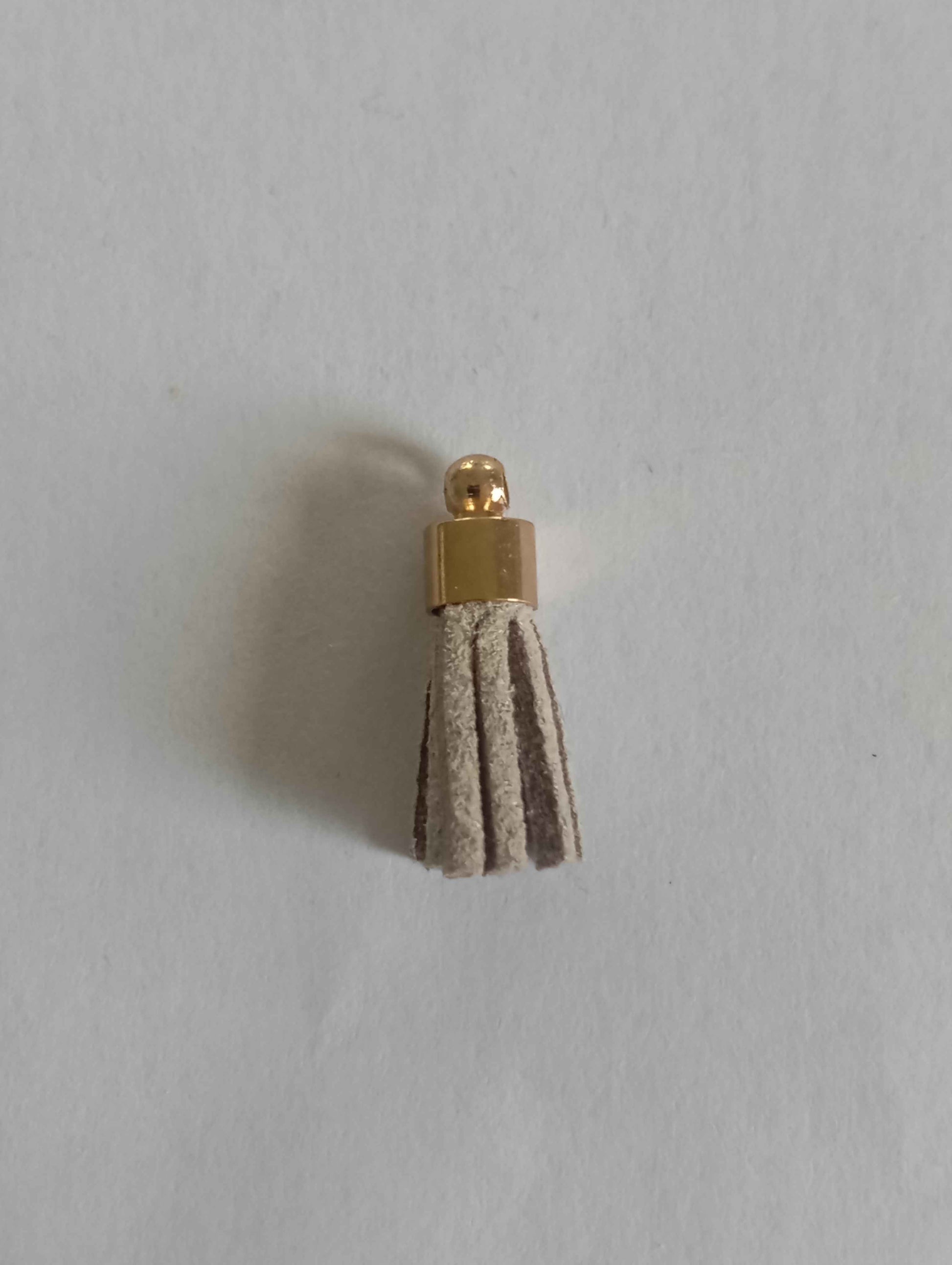 Charm pompon gris